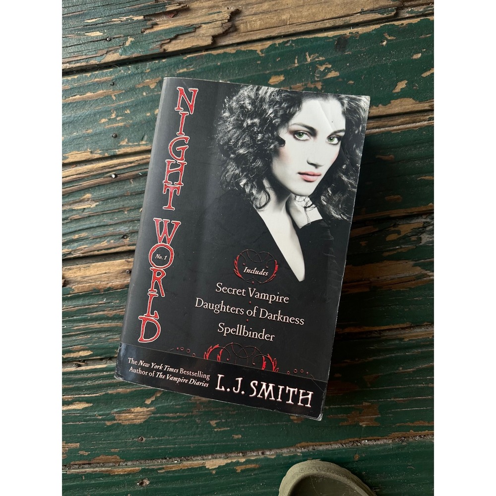 Night World No. 1 L.J. Smith Paperback Secret Vampire Daughters of Darkness